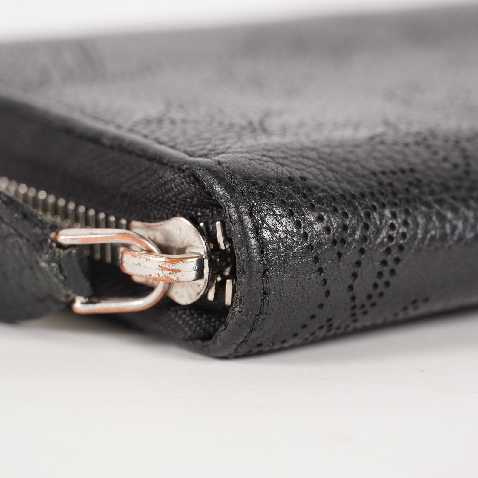 Louis Vuitton Monogram Mahina Zippy Zip-Around Wallet Noir M61867 03T022500009