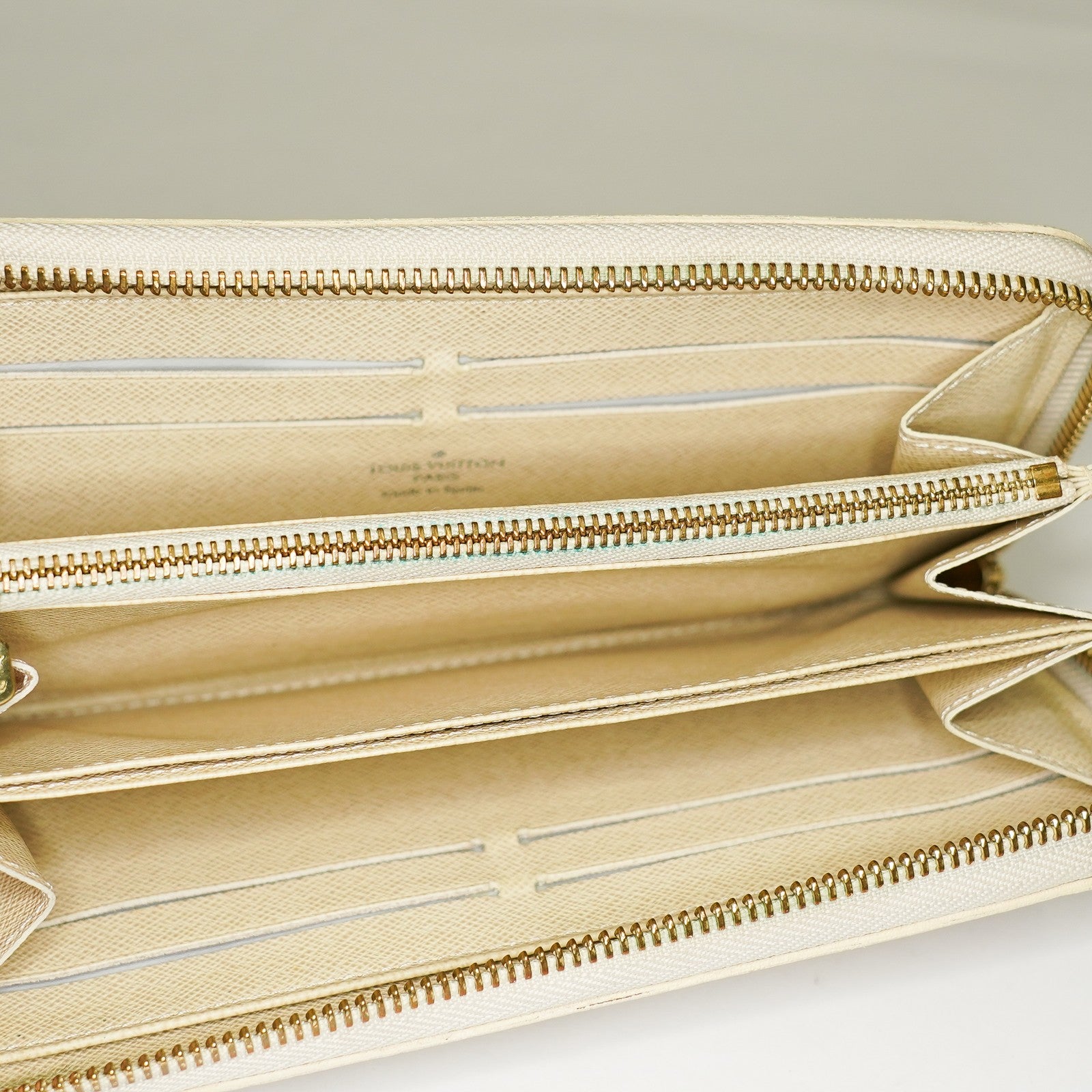 Louis Vuitton Zippy Wallet Damier Azur White Round Long PVC vintage 03T082000009