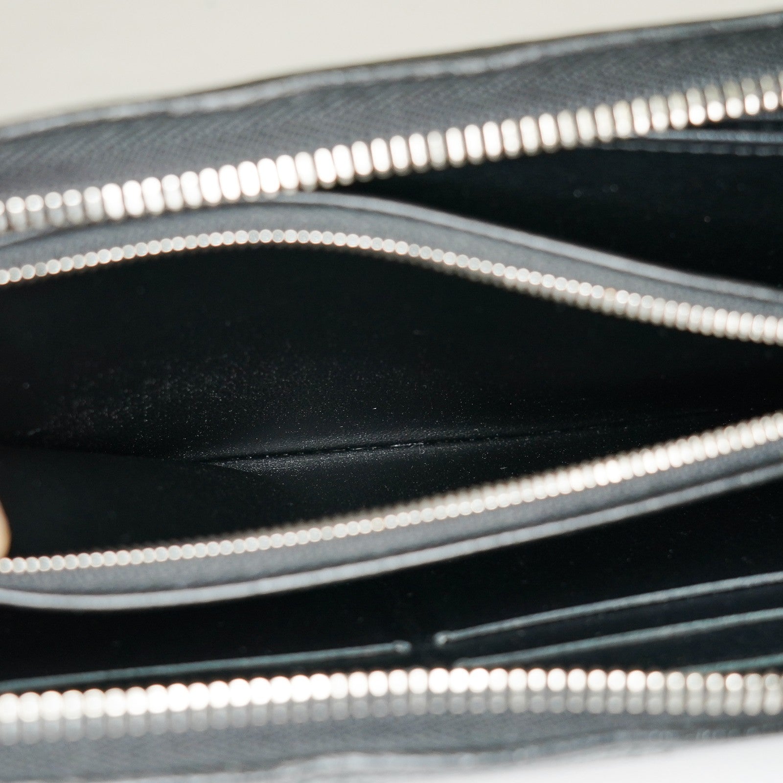 Louis Vuitton Monogram Mahina Zippy Zip-Around Wallet Noir M61867 03T093500009