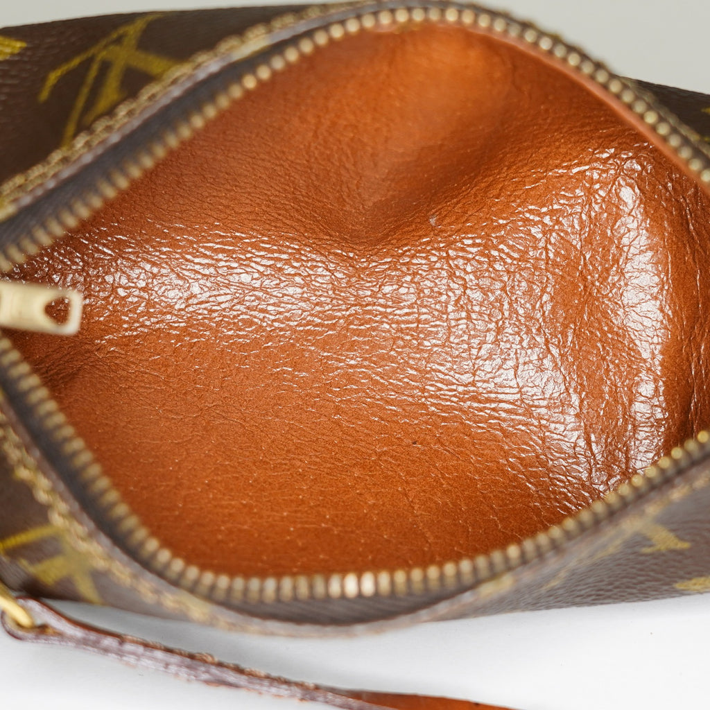 LOUIS VUITTON Monogram Papillon Pouch LV Auth vintage 05E552310016