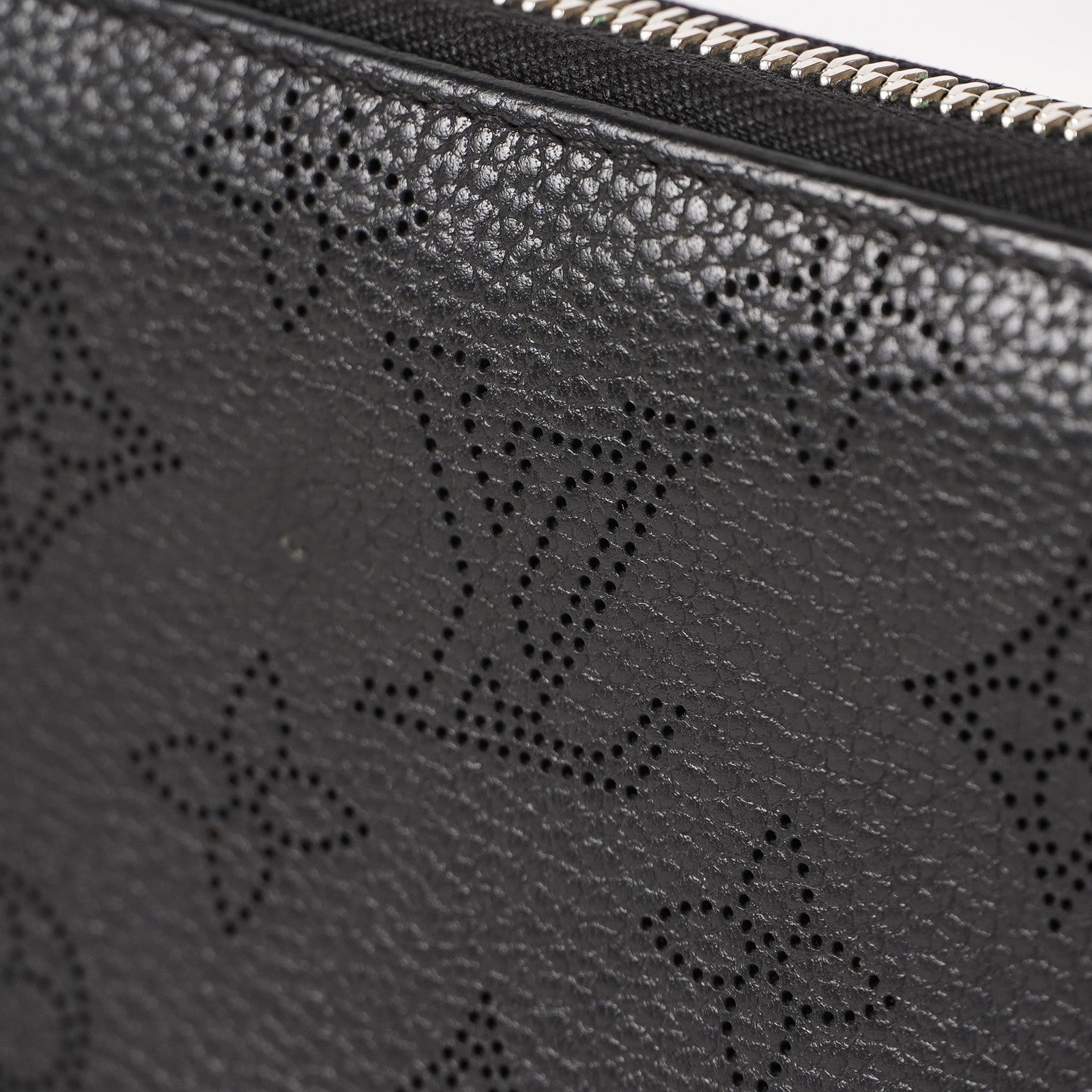 Louis Vuitton Monogram Mahina Zippy Zip-Around Wallet Noir M61867 03T022500009