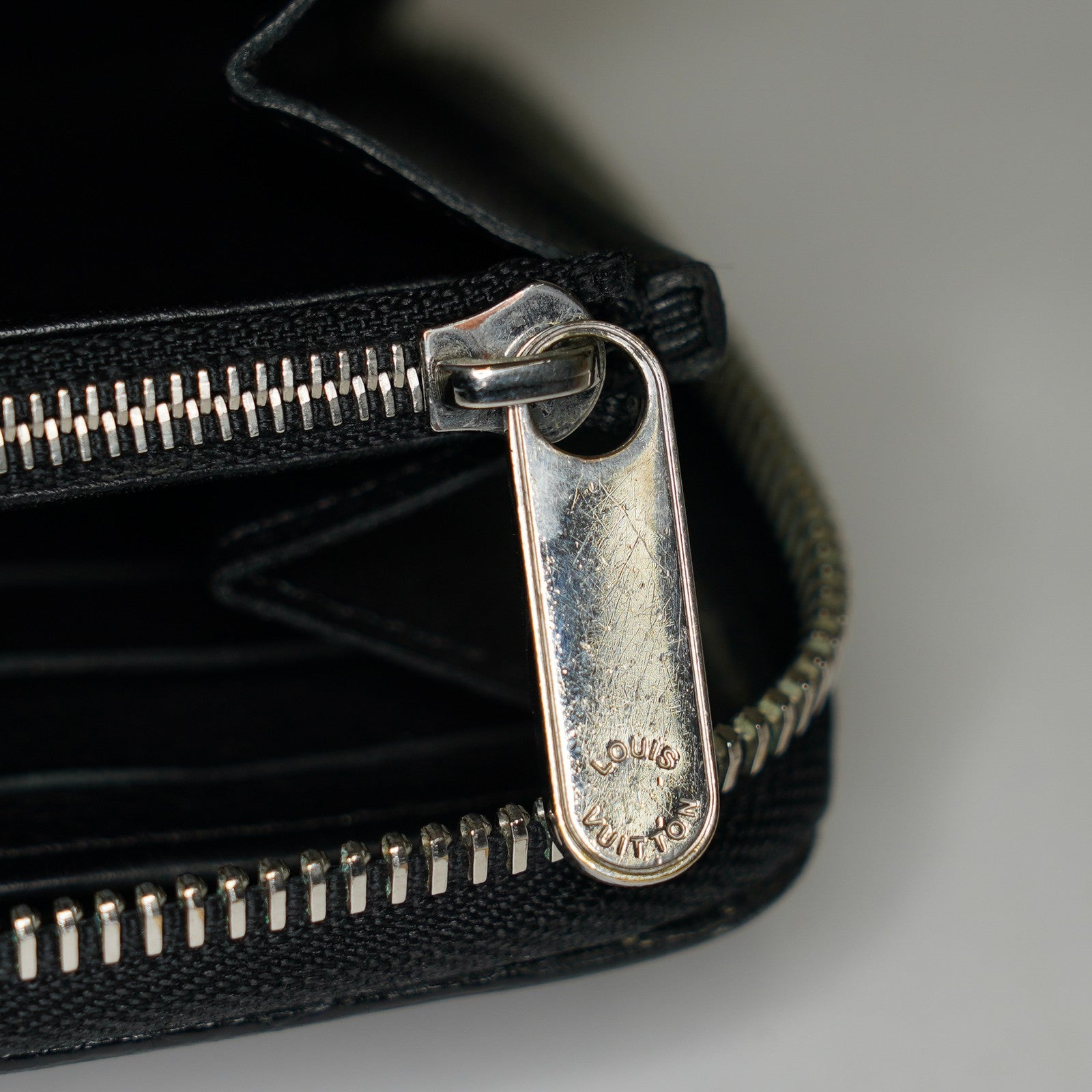 Louis Vuitton Monogram Mahina Zippy Zip-Around Wallet Noir M61867 03T022500009