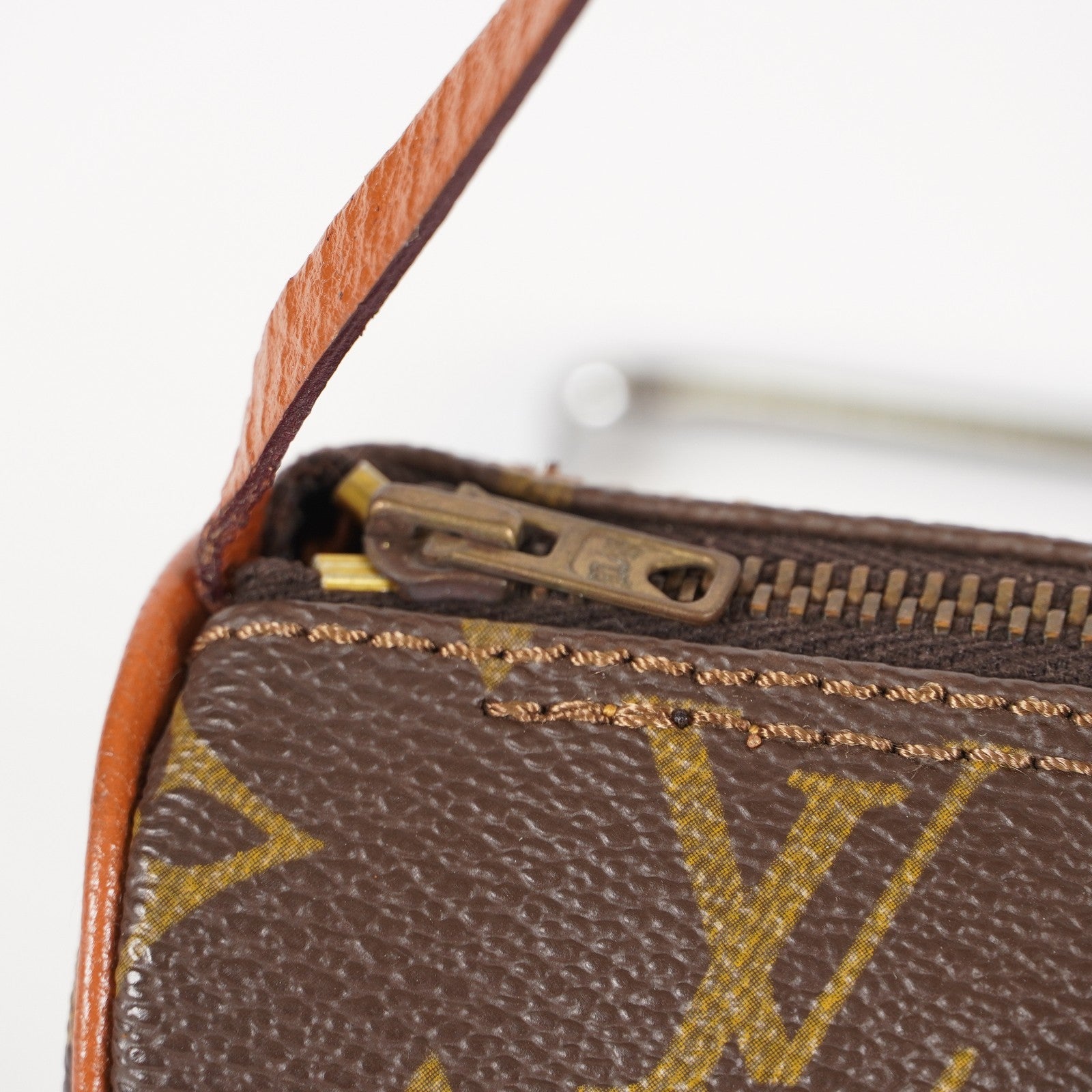 LOUIS VUITTON Monogram Papillon Pouch LV Auth vintage 05E552310016