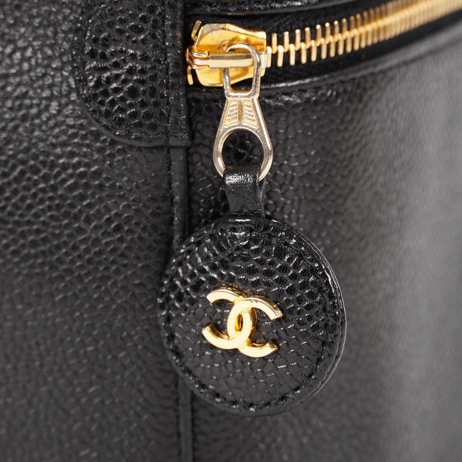 Chanel Vanity Cosmetic Case Black Caviar Leather Bag 05E597040016