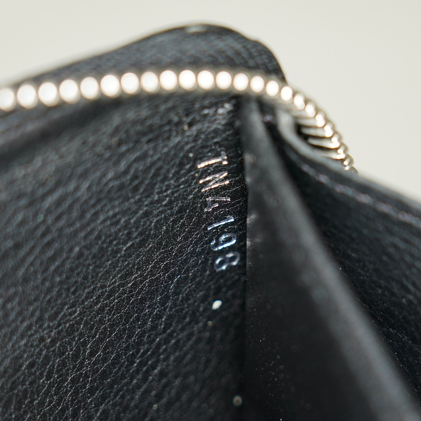 Louis Vuitton Monogram Mahina Zippy Zip-Around Wallet Noir M61867 03T022500009