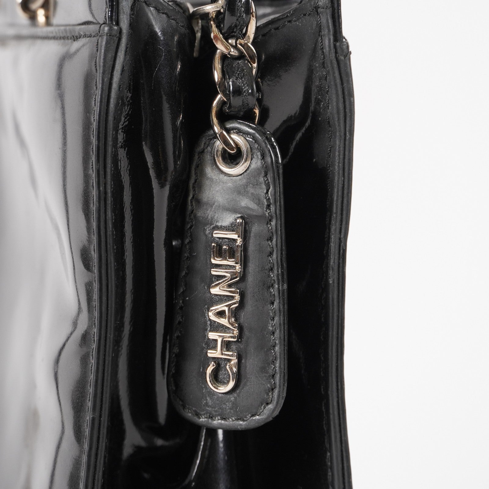 CHANEL CC Logo Chain Shoulder Tote Bag Patent Leather Vintage Black 03E255170011