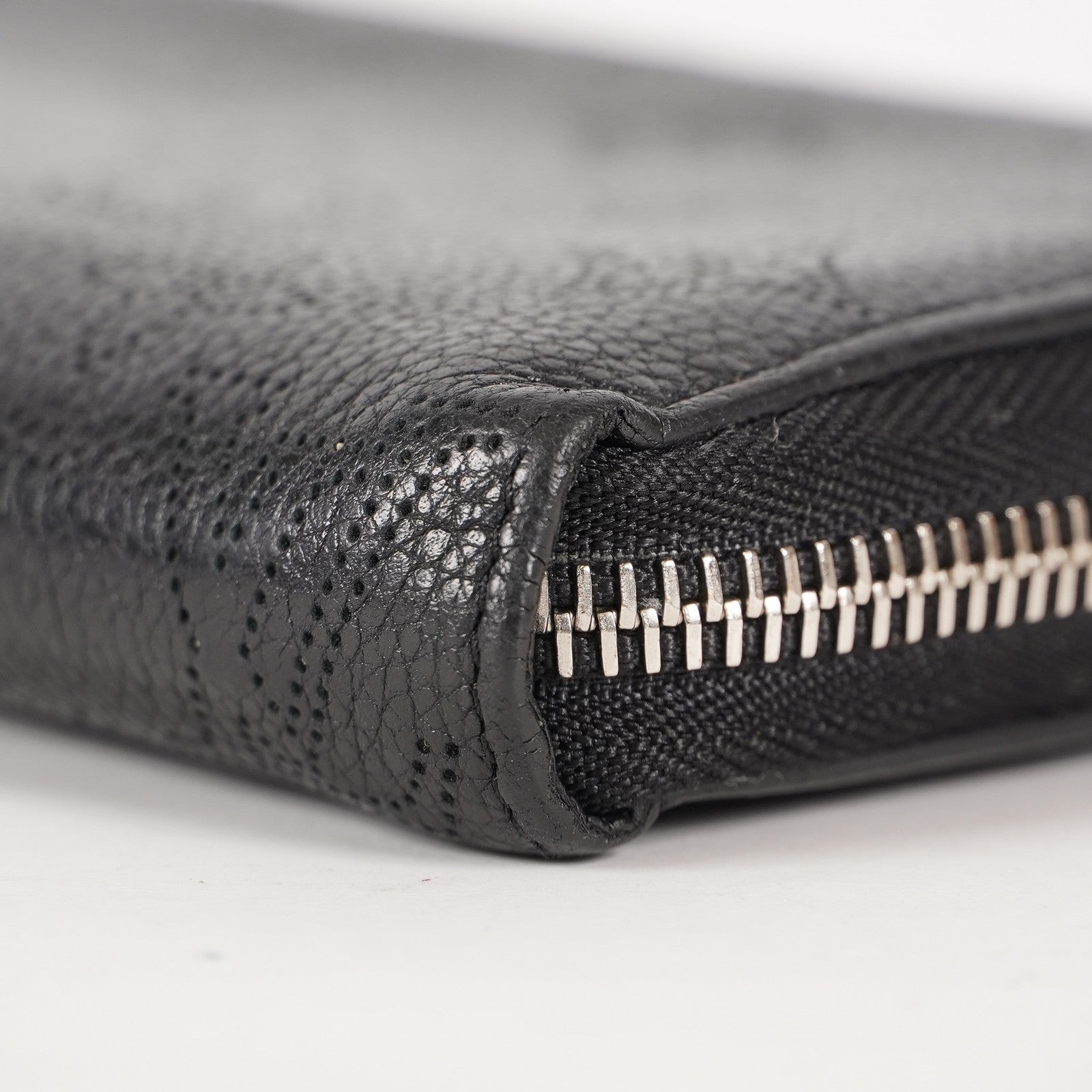 Louis Vuitton Monogram Mahina Zippy Zip-Around Wallet Noir M61867 03T093500009