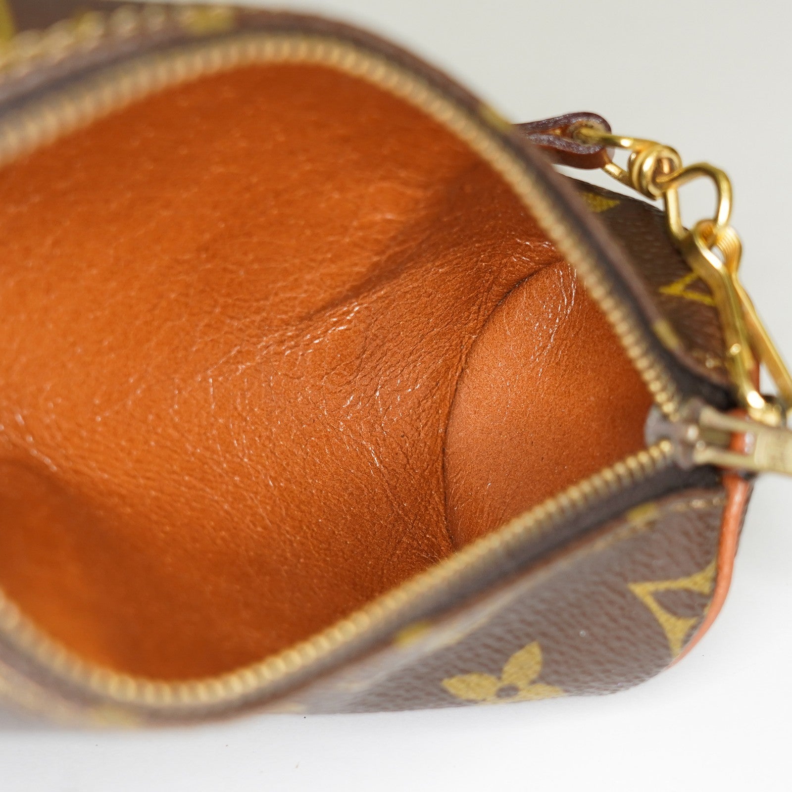 LOUIS VUITTON Monogram Papillon Pouch LV Auth vintage 05E552310016
