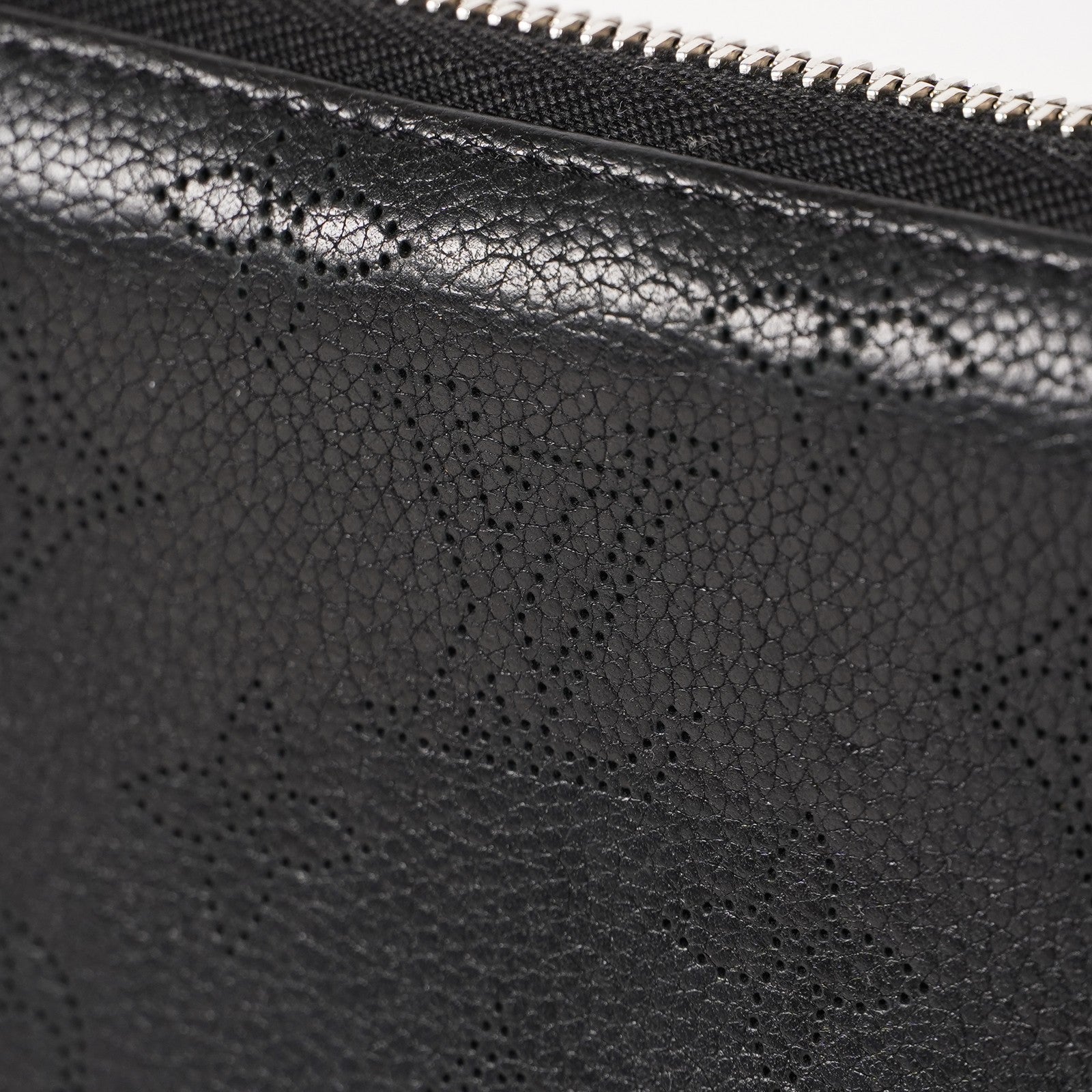 Louis Vuitton Monogram Mahina Zippy Zip-Around Wallet Noir M61867 03T093500009