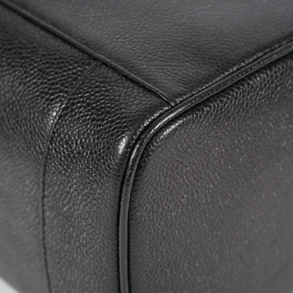 Chanel Vanity Cosmetic Case Black Caviar Leather Bag 05E597040016