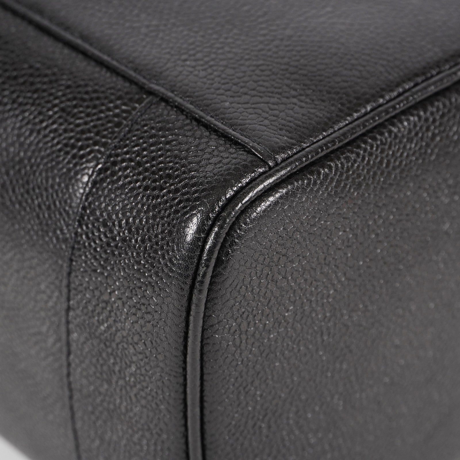 Chanel Vanity Cosmetic Case Black Caviar Leather Bag 05E597040016