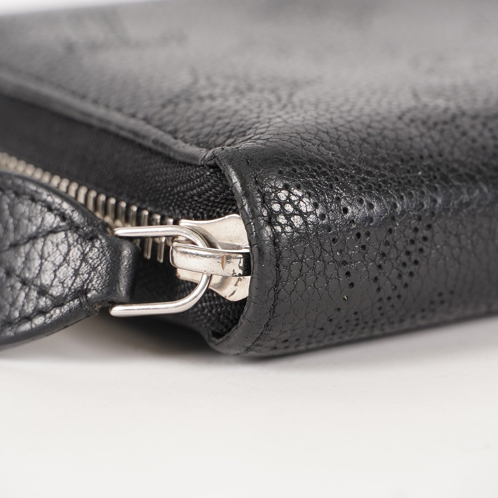 Louis Vuitton Monogram Mahina Zippy Zip-Around Wallet Noir M61867 03T093500009